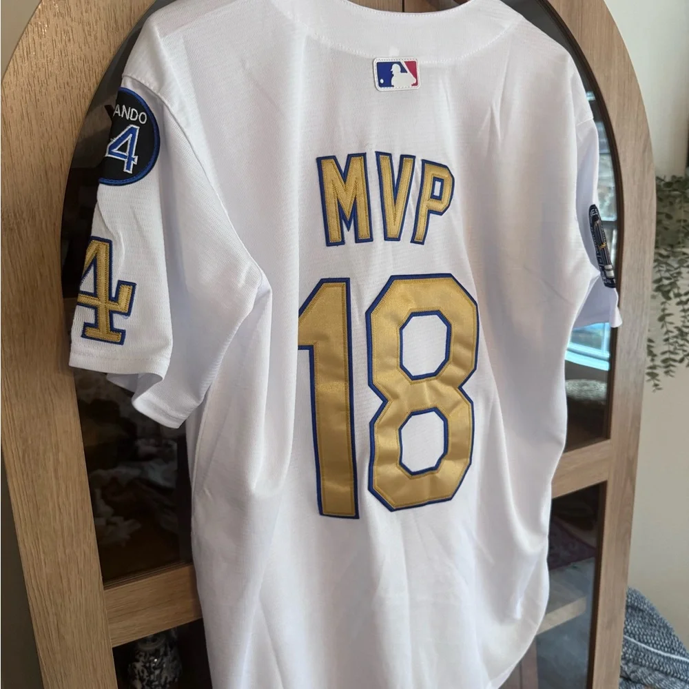 Los Angeles Dodgers Gold Script #18 World Series Champions Jersey- Medium- Nike - Picture 9 of 10